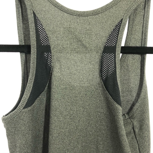 3/$25 Under Armour Xs heat gear gray tank fitted - Picture 5 of 5